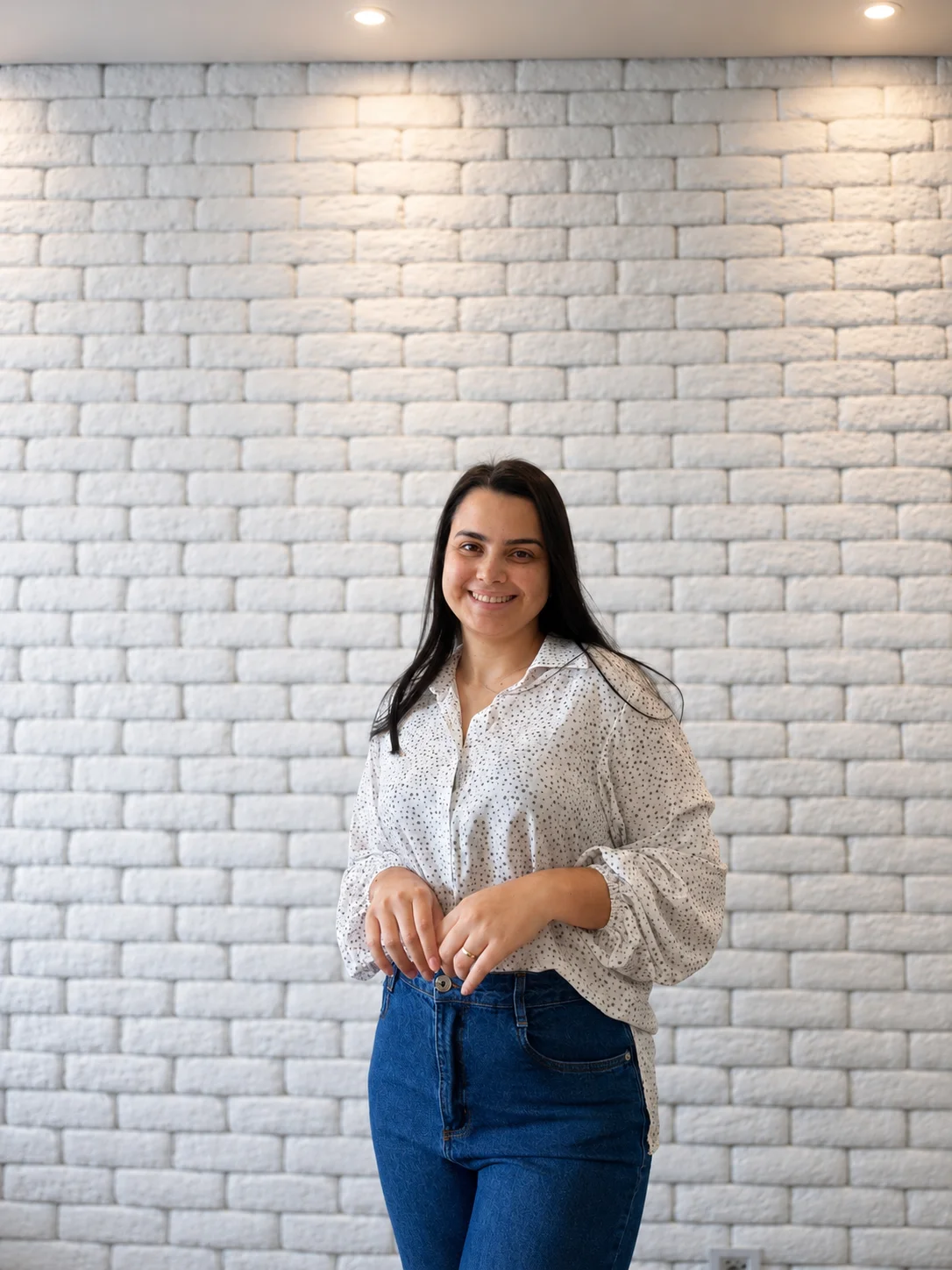 Camisa Liz finalizada, costurada à mão a partir do molde